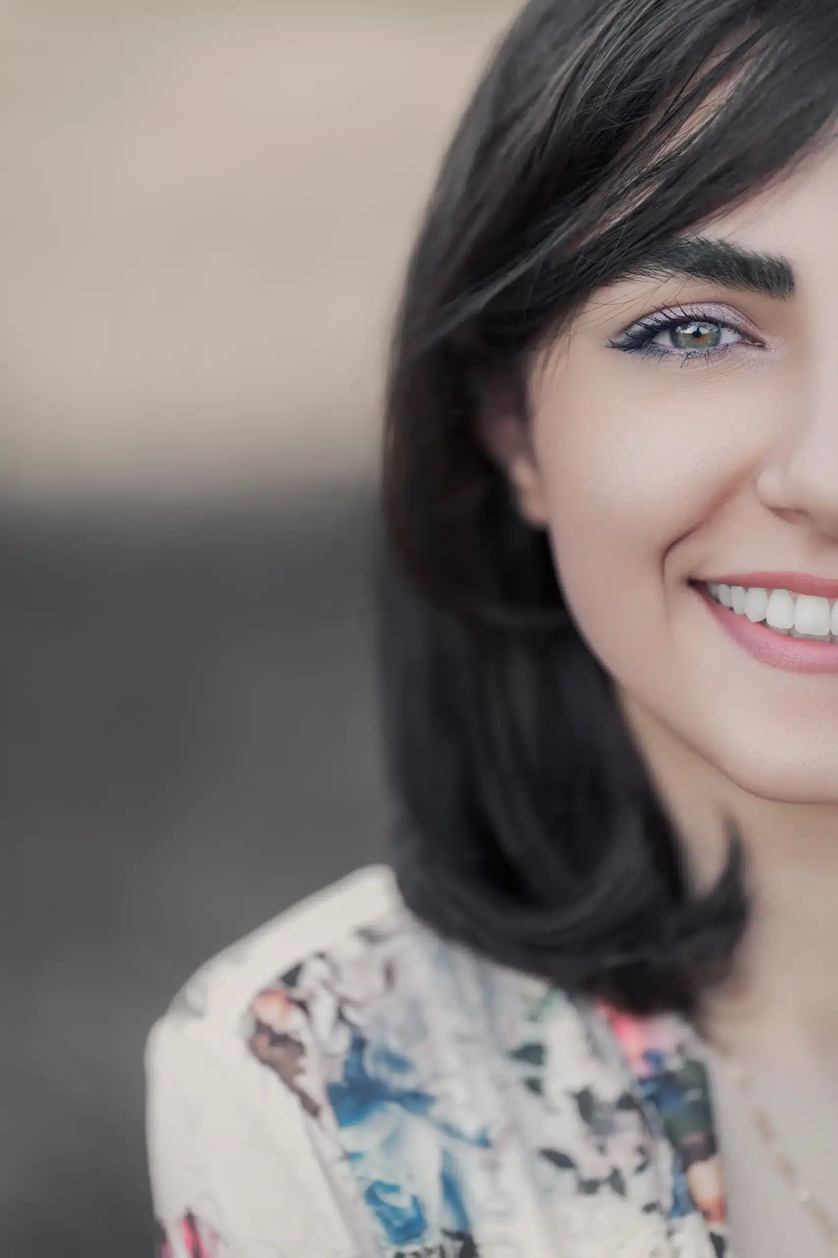 A woman smiling with straight, white teeth